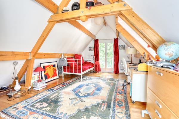 JOUY EN JOSAS Maison en parfait état 7 pièces, terrasses et jardin 624 m² en lisière de forêt