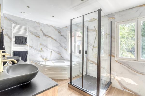 JOUY EN JOSAS Maison en parfait état 7 pièces, terrasses et jardin 624 m² en lisière de forêt
