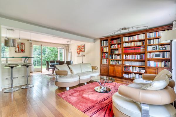JOUY EN JOSAS Maison en parfait état 7 pièces, terrasses et jardin 624 m² en lisière de forêt