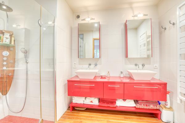 JOUY EN JOSAS Maison en parfait état 7 pièces, terrasses et jardin 624 m² en lisière de forêt