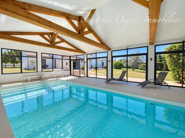 Aux portes de Saintes – Propriété de caractère avec piscine intérieure chauffée