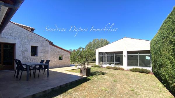 Aux portes de Saintes – Propriété de caractère avec piscine intérieure chauffée