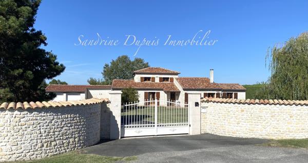 Aux portes de Saintes – Propriété de caractère avec piscine intérieure chauffée