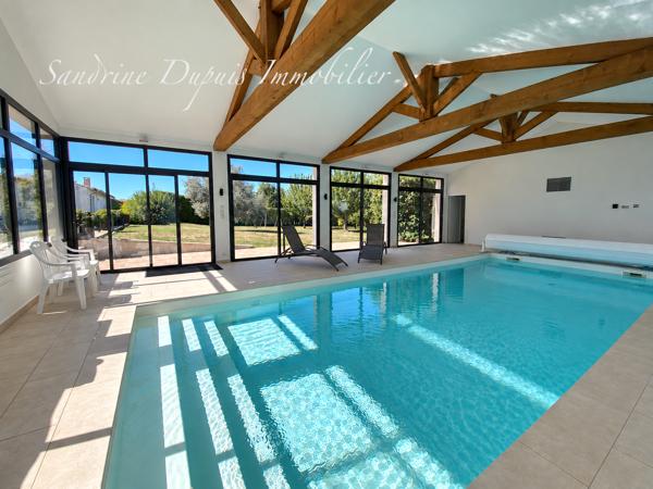 Aux portes de Saintes – Propriété de caractère avec piscine intérieure chauffée