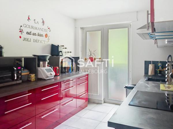 Coup de cœur assuré pour ce 3 pièces moderne avec balcon et cave !