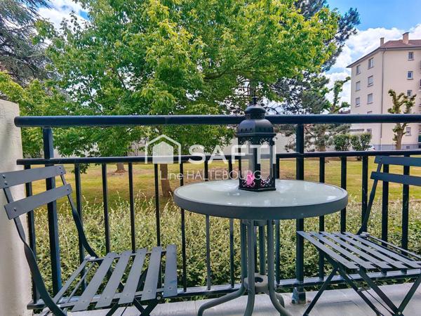 Coup de cœur assuré pour ce 3 pièces moderne avec balcon et cave !