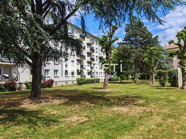 Coup de cœur assuré pour ce 3 pièces moderne avec balcon et cave !