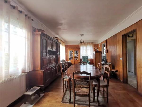 Vente                                                      Maison
                        
                     6 pièces                      101 m2                     à Villeneuve-Saint-Georges