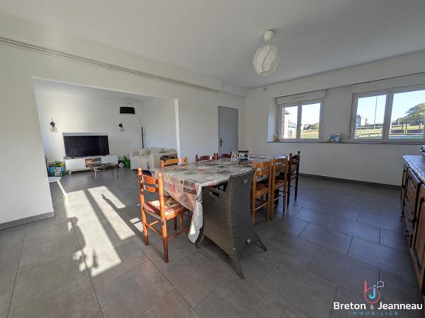 Corps de ferme avec dépendances secteur VAIGES