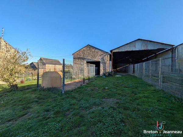 Corps de ferme avec dépendances secteur VAIGES