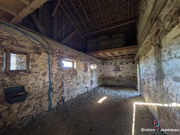 Corps de ferme avec dépendances secteur VAIGES