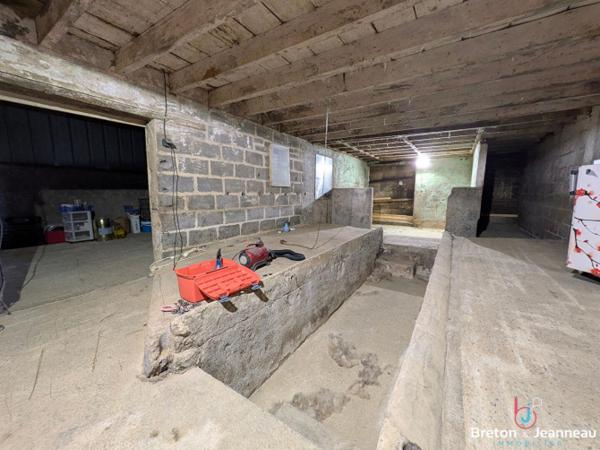 Corps de ferme avec dépendances secteur VAIGES