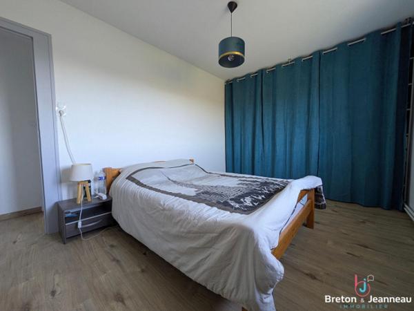 Corps de ferme avec dépendances secteur VAIGES