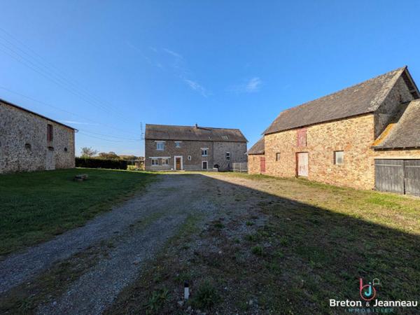 Corps de ferme avec dépendances secteur VAIGES