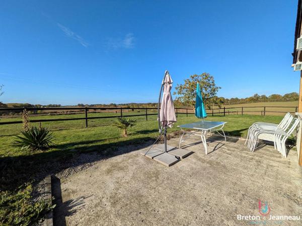 Corps de ferme avec dépendances secteur VAIGES