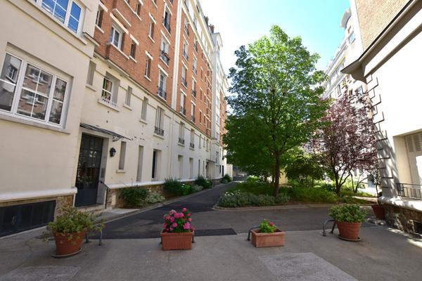 CHAMBRE DE BONNE AU FORT POTENTIEL !