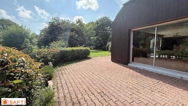 A SAISIR MAISON D'ARCHITECTE PROCHE ECOLE ET COMMERCES