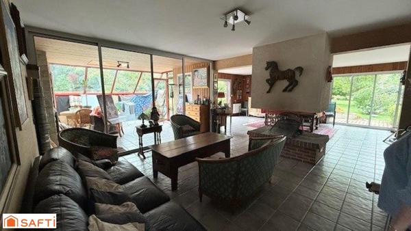 A SAISIR MAISON D'ARCHITECTE PROCHE ECOLE ET COMMERCES