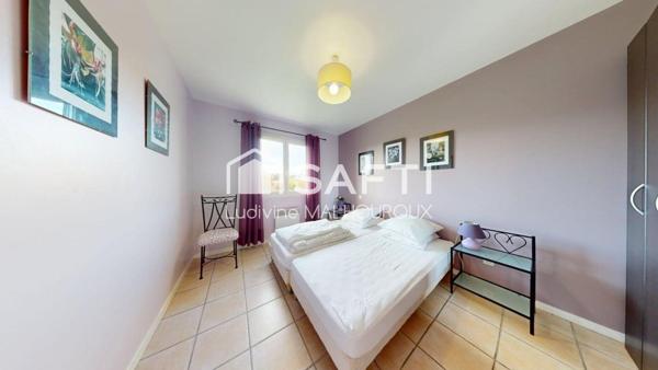 Maison de plein pied, avec piscine, 3 chambres, grand terrain & vue dégagée – Au calme, proche commodités