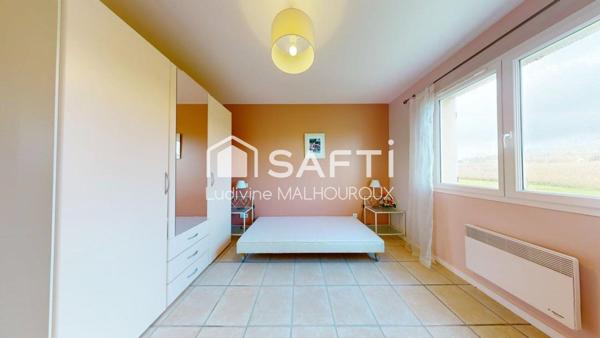 Maison de plein pied, avec piscine, 3 chambres, grand terrain & vue dégagée – Au calme, proche commodités