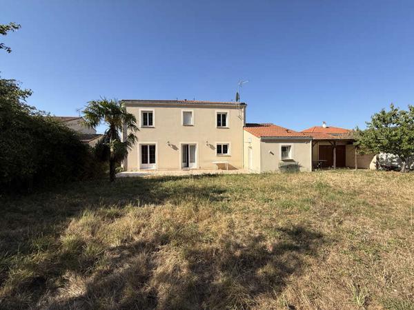 MONTAIGU-VENDEE / Vente Maison 8 Pièces 200 m²