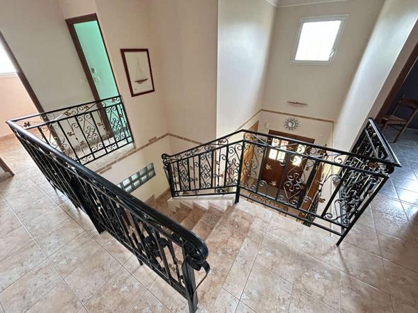 MONTAIGU-VENDEE / Vente Maison 8 Pièces 200 m²