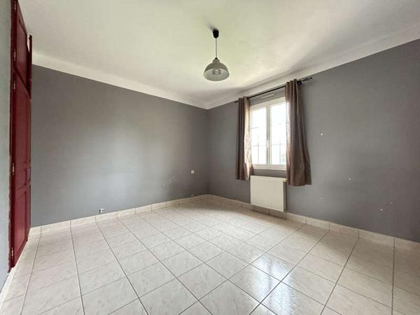 MONTAIGU-VENDEE / Vente Maison 8 Pièces 200 m²
