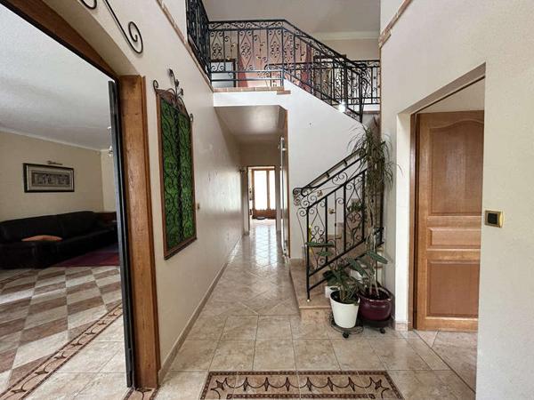 MONTAIGU-VENDEE / Vente Maison 8 Pièces 200 m²