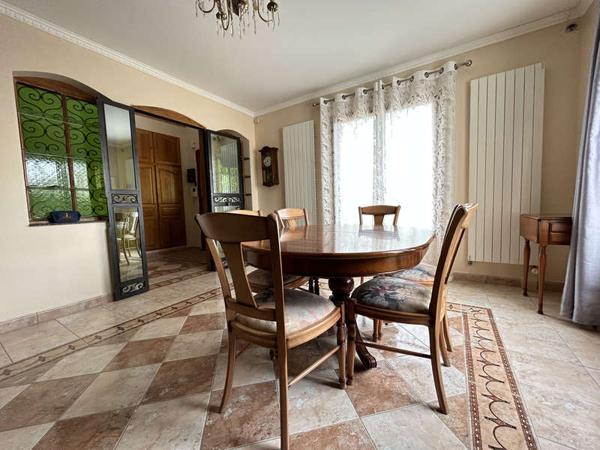 MONTAIGU-VENDEE / Vente Maison 8 Pièces 200 m²
