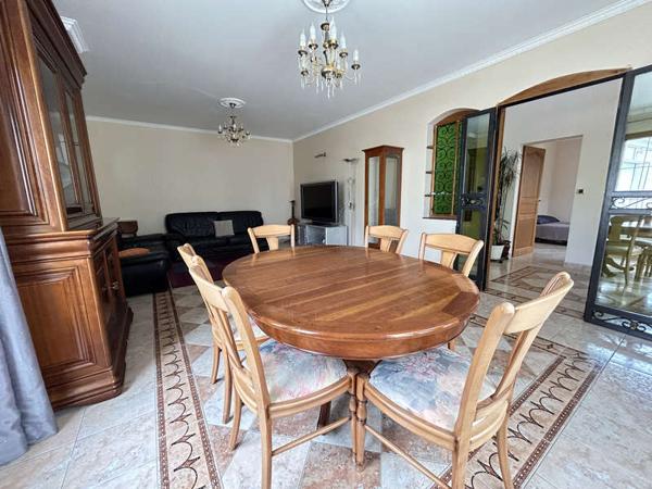 MONTAIGU-VENDEE / Vente Maison 8 Pièces 200 m²