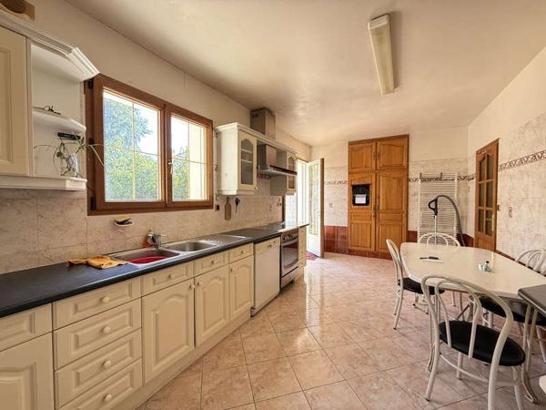 MONTAIGU-VENDEE / Vente Maison 8 Pièces 200 m²