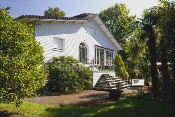 Dpt Gironde (33), à vendre MARTIGNAS SUR JALLE maison 300m² - Terrain 1617m²