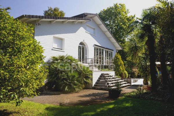 Dpt Gironde (33), à vendre MARTIGNAS SUR JALLE maison 300m² - Terrain 1617m²