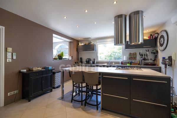 Dpt Gironde (33), à vendre MARTIGNAS SUR JALLE maison 300m² - Terrain 1617m²