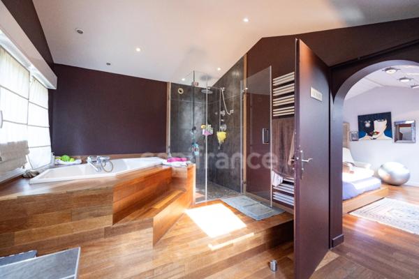 Dpt Gironde (33), à vendre MARTIGNAS SUR JALLE maison 300m² - Terrain 1617m²