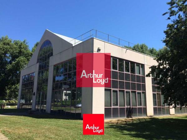 Bureaux à louer à Eybens dans parc arboré proche tram et commerces