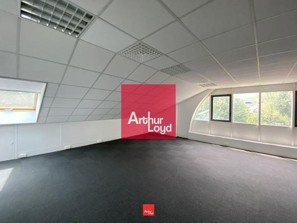 Bureaux à louer à Eybens dans parc arboré proche tram et commerces