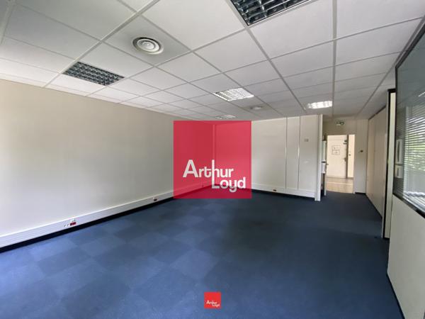 Bureaux à louer à Eybens dans parc arboré proche tram et commerces