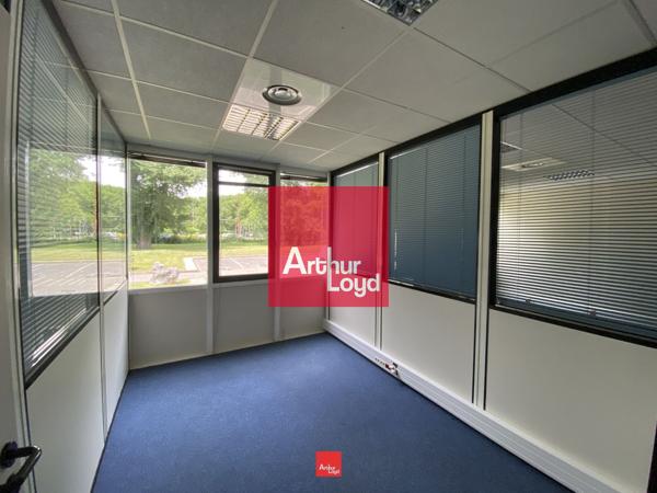 Bureaux à louer à Eybens dans parc arboré proche tram et commerces