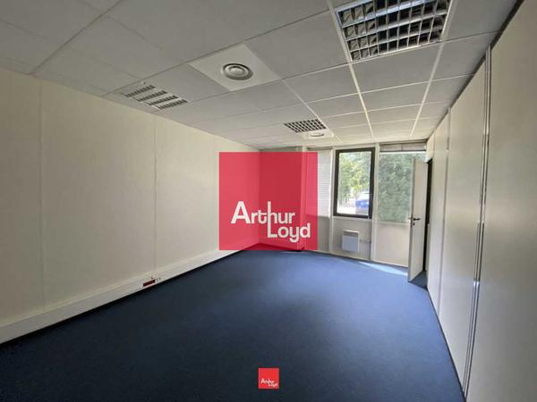 Bureaux à louer à Eybens dans parc arboré proche tram et commerces