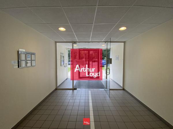 Bureaux à louer à Eybens dans parc arboré proche tram et commerces