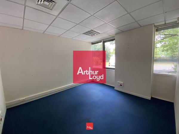 Bureaux à louer à Eybens dans parc arboré proche tram et commerces