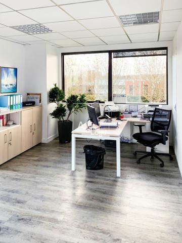 Bâtiment indépendant, bureaux de bonne facture