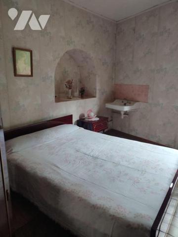 A vendre, à Laroquebrou (CANTAL), une maison de ville comprenant :
-	Au rez de chaussée : une ...