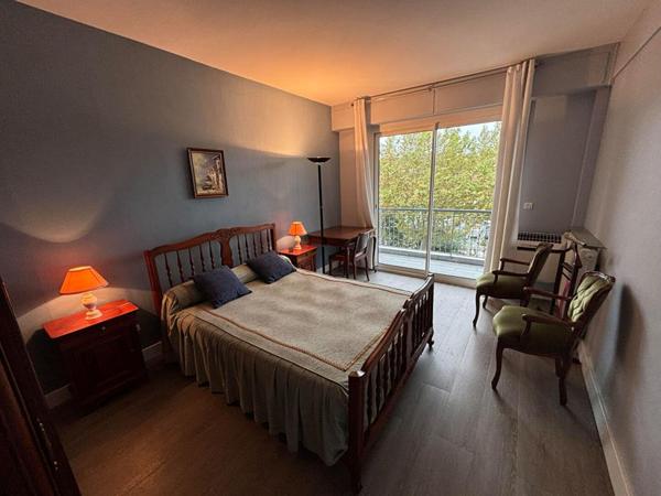 Bel appartement spacieux et lumineux de 70 m2 avec balcon et parking privé