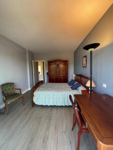 Bel appartement spacieux et lumineux de 70 m2 avec balcon et parking privé