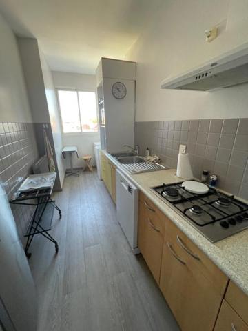 Bel appartement spacieux et lumineux de 70 m2 avec balcon et parking privé