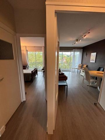 Bel appartement spacieux et lumineux de 70 m2 avec balcon et parking privé