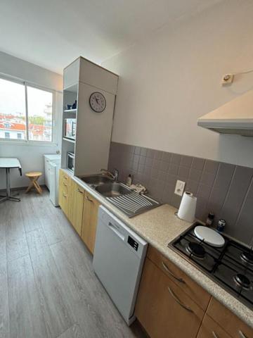 Bel appartement spacieux et lumineux de 70 m2 avec balcon et parking privé