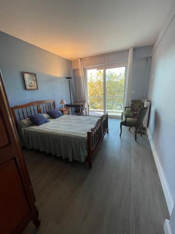 Bel appartement spacieux et lumineux de 70 m2 avec balcon et parking privé